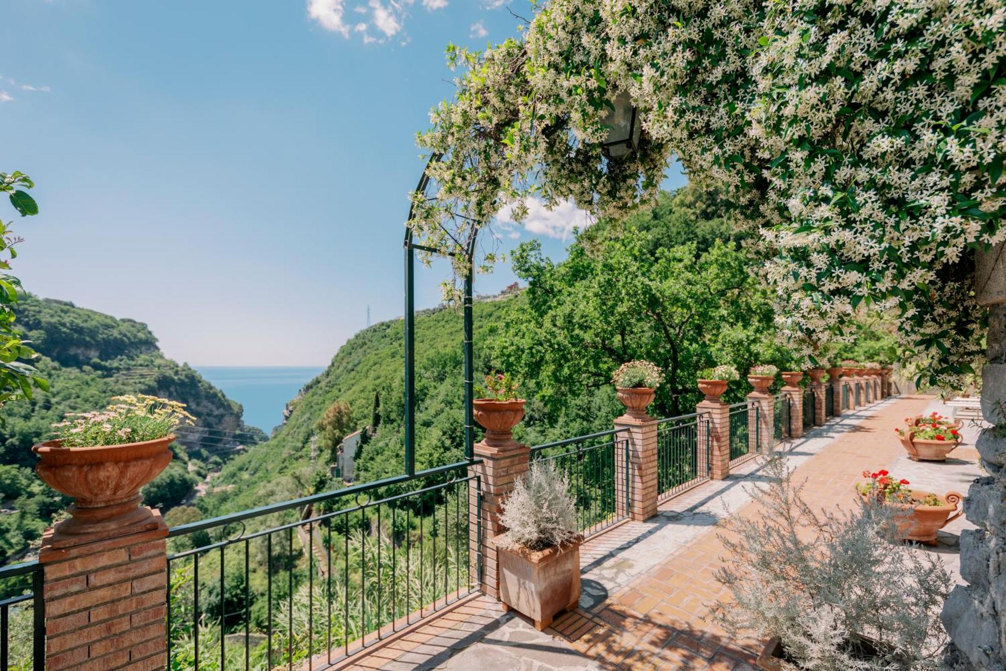 Villa Sant'Alfonso Scala Buitenkant foto