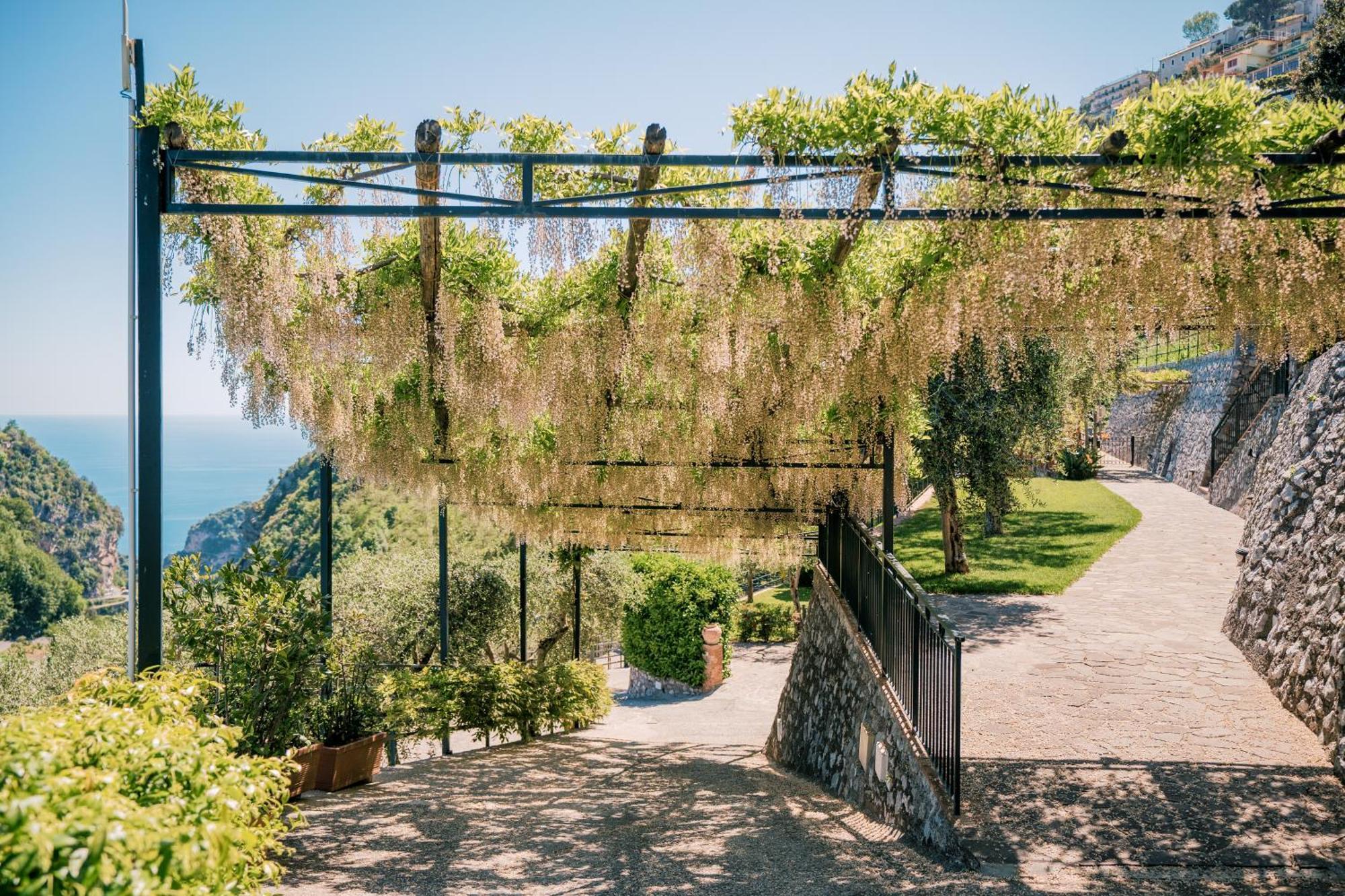 Villa Sant'Alfonso Scala Buitenkant foto