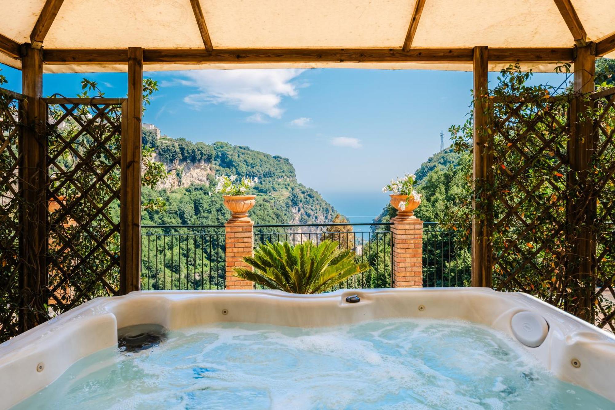 Villa Sant'Alfonso Scala Buitenkant foto