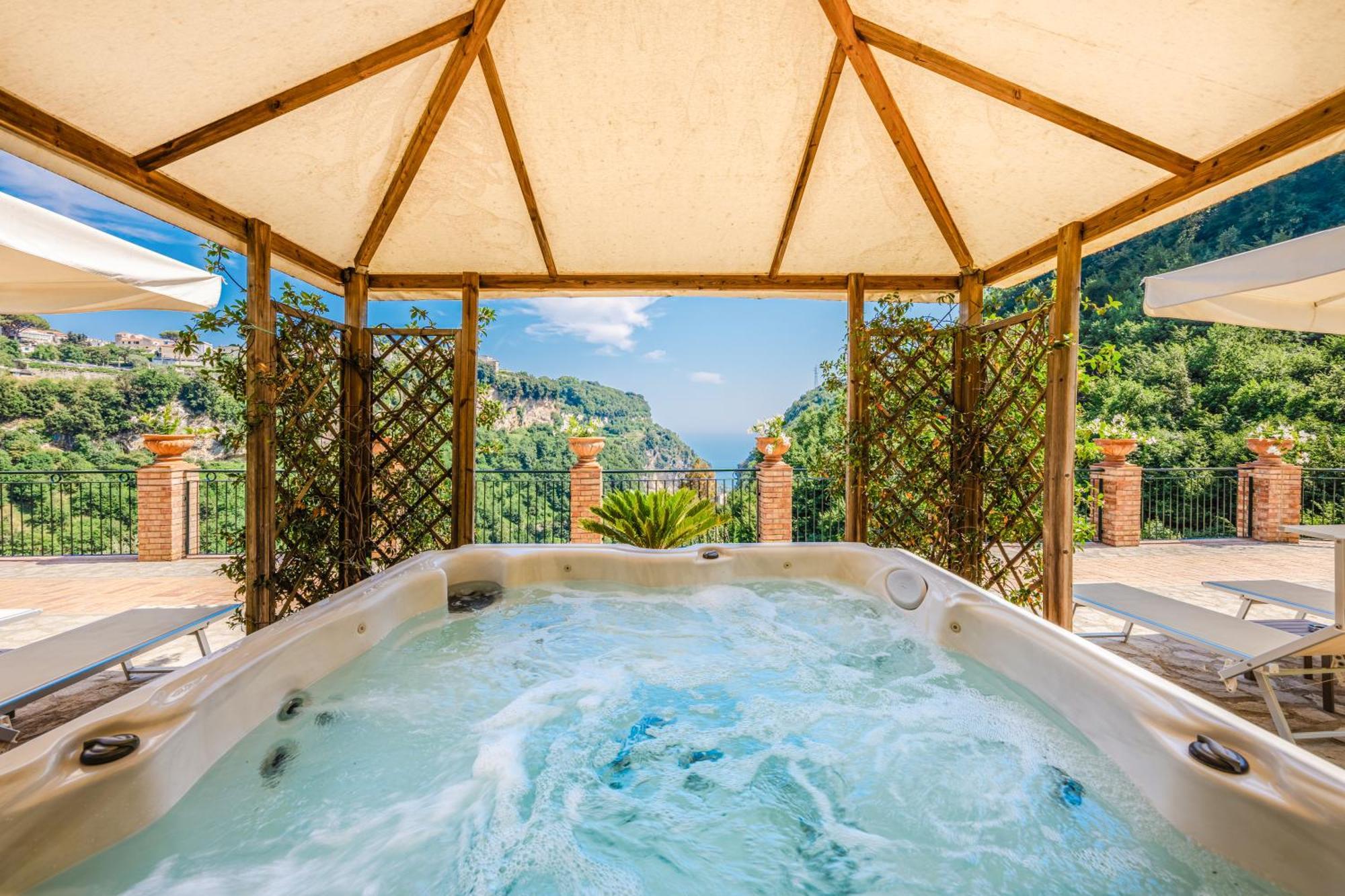 Villa Sant'Alfonso Scala Buitenkant foto