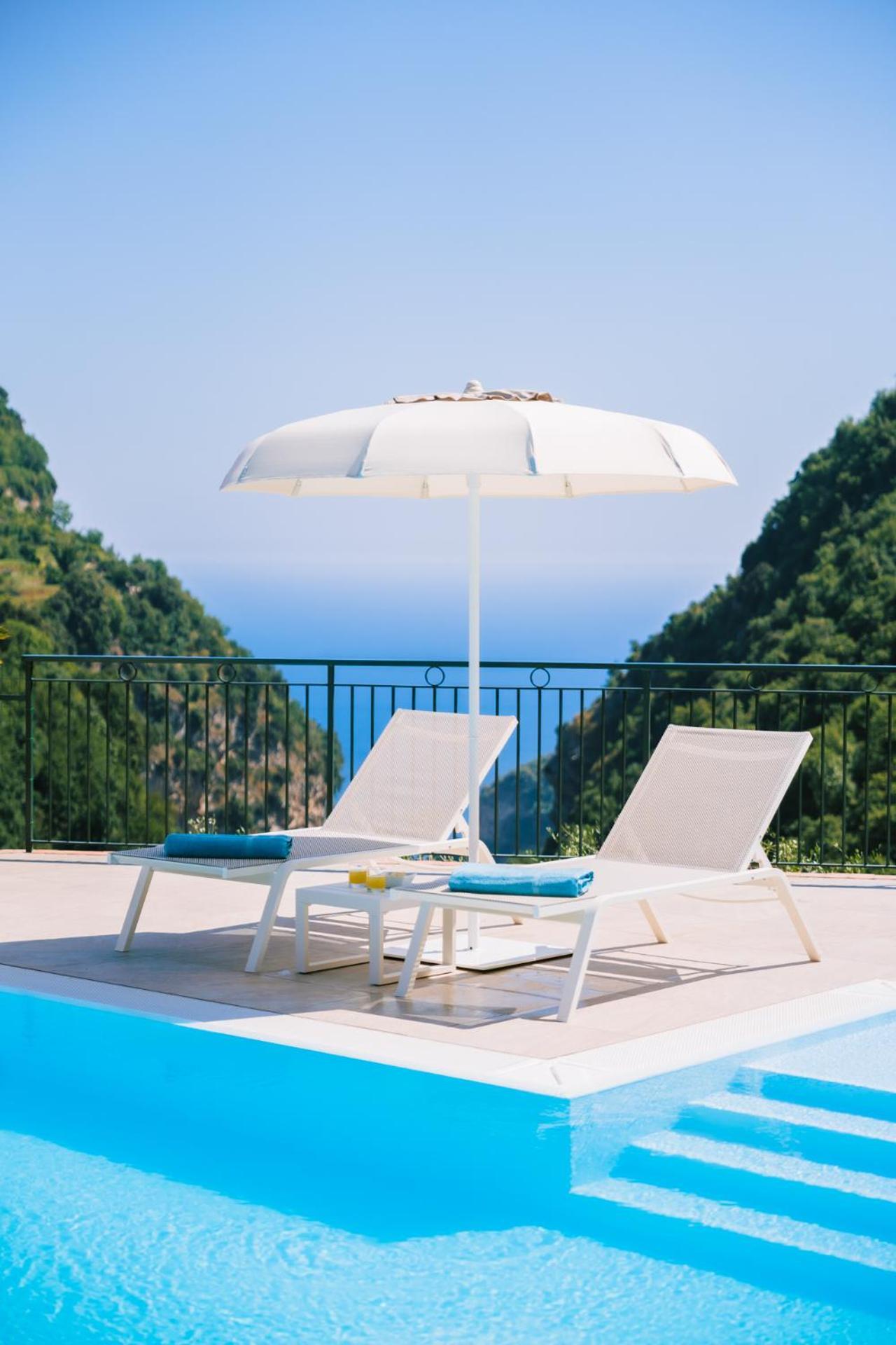 Villa Sant'Alfonso Scala Buitenkant foto