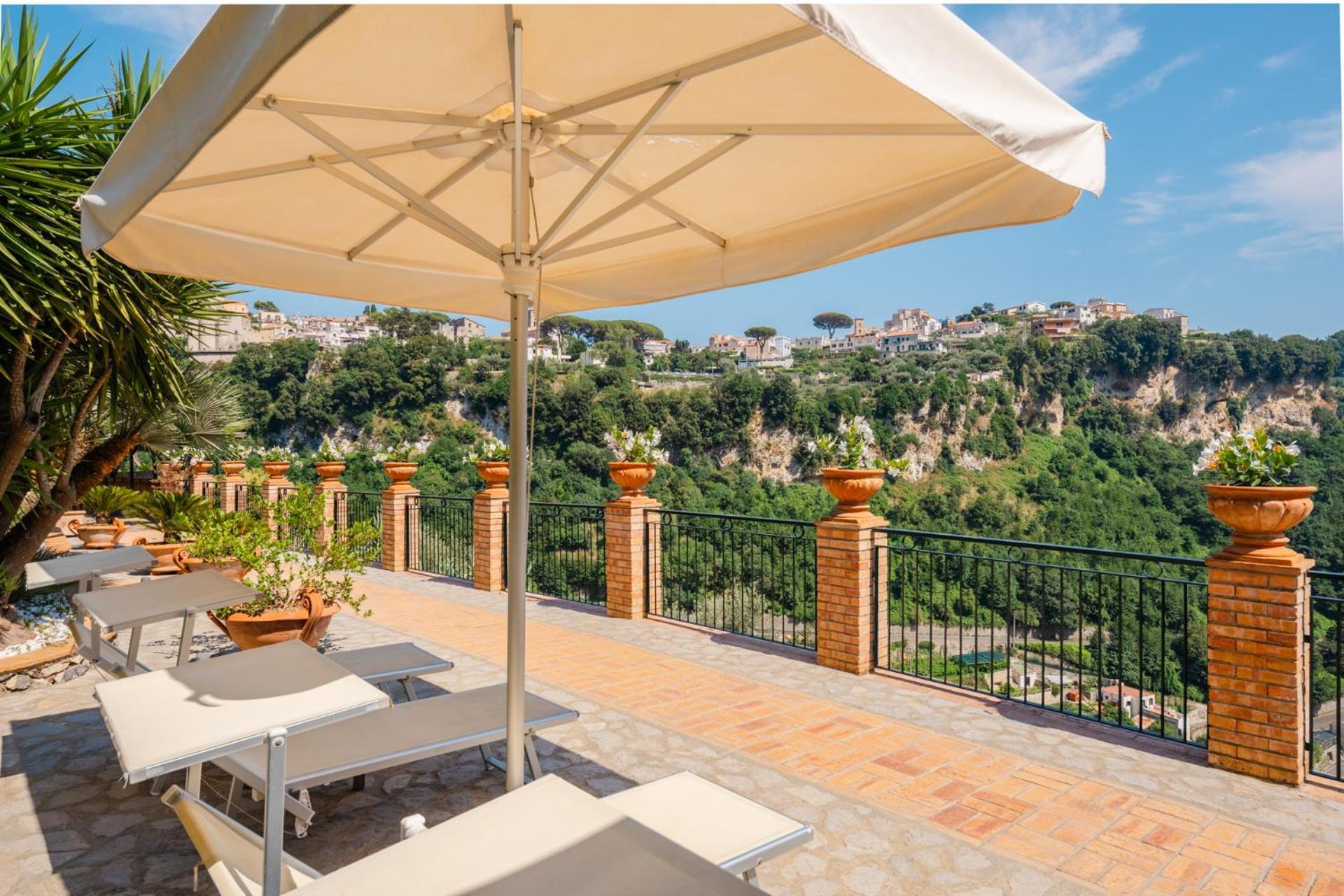 Villa Sant'Alfonso Scala Buitenkant foto