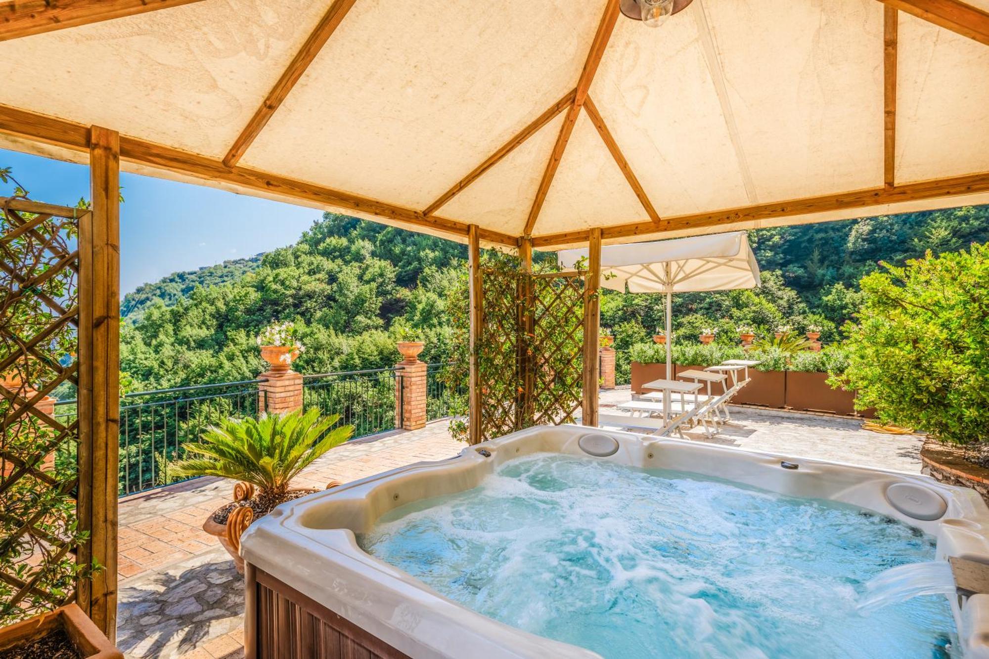 Villa Sant'Alfonso Scala Buitenkant foto