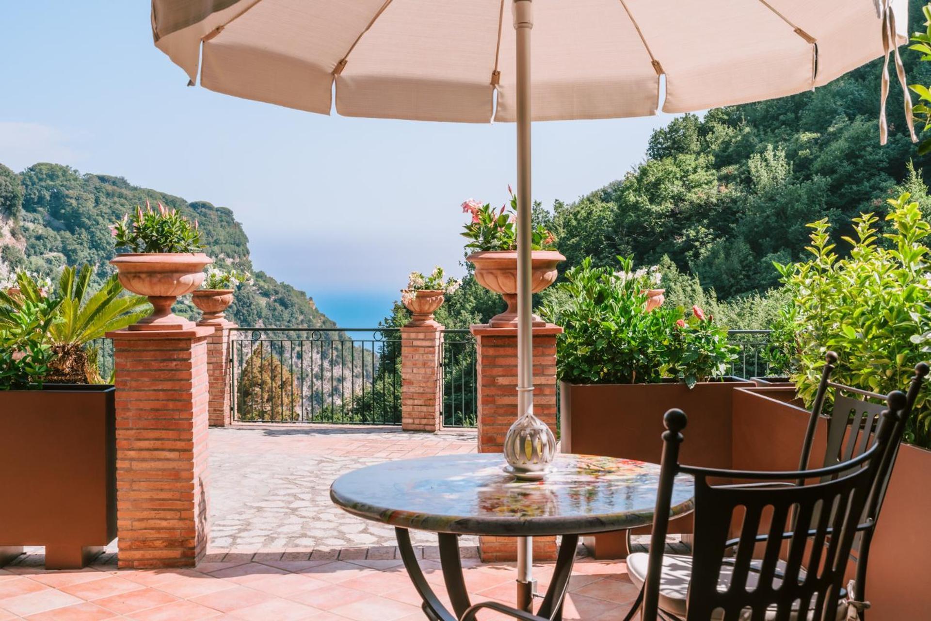 Villa Sant'Alfonso Scala Buitenkant foto