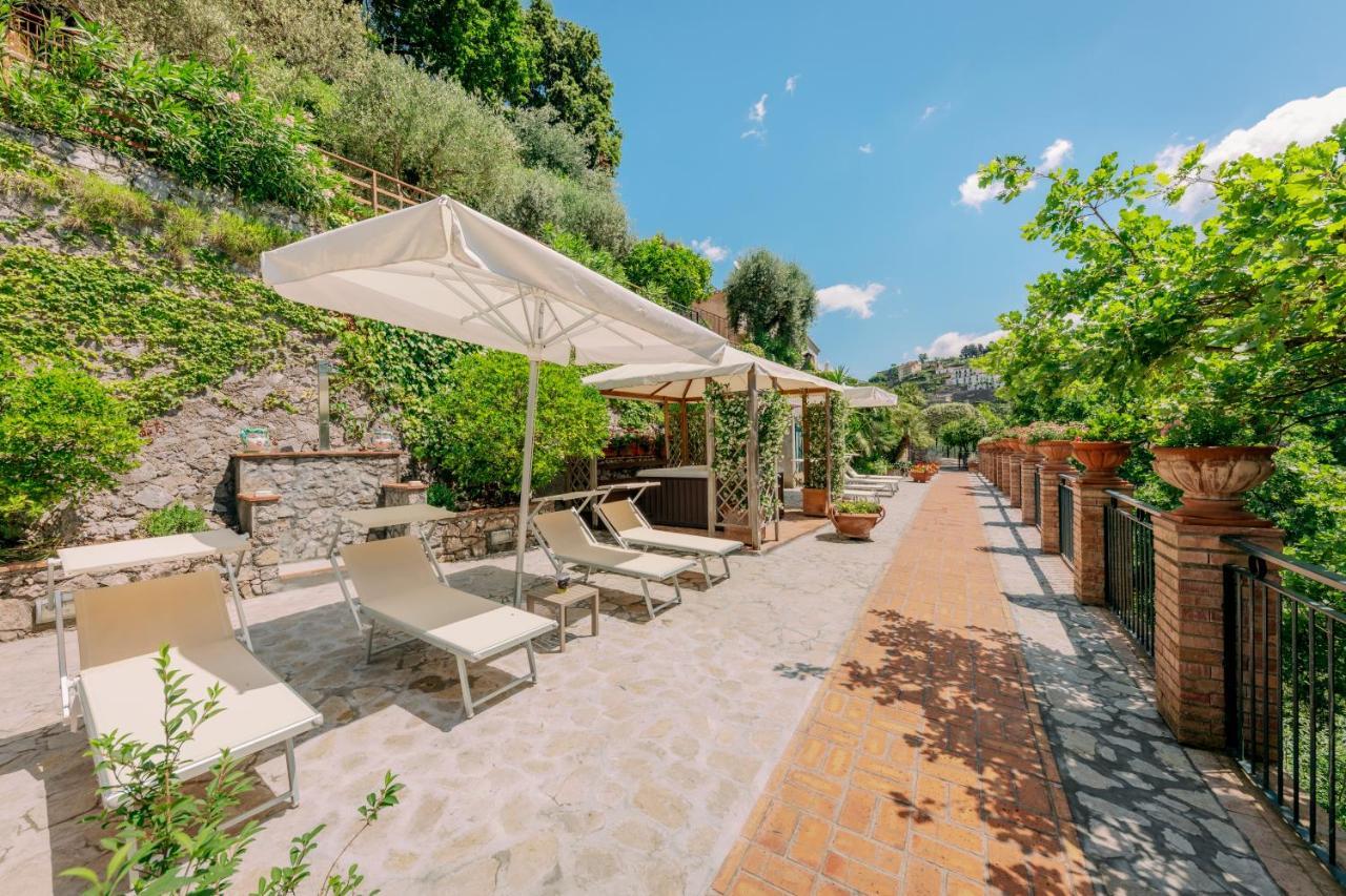 Villa Sant'Alfonso Scala Buitenkant foto