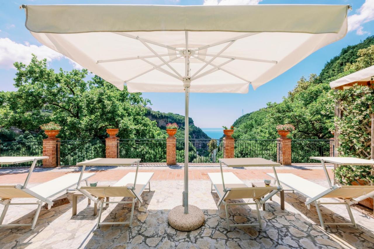 Villa Sant'Alfonso Scala Buitenkant foto